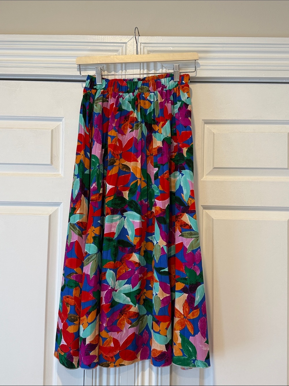 SHEIN Bold Tropical Leaf Print Midi Skirt in Red, Blue, Green, Purple